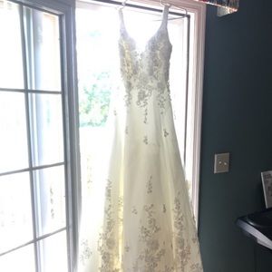 Brand new wedding dress